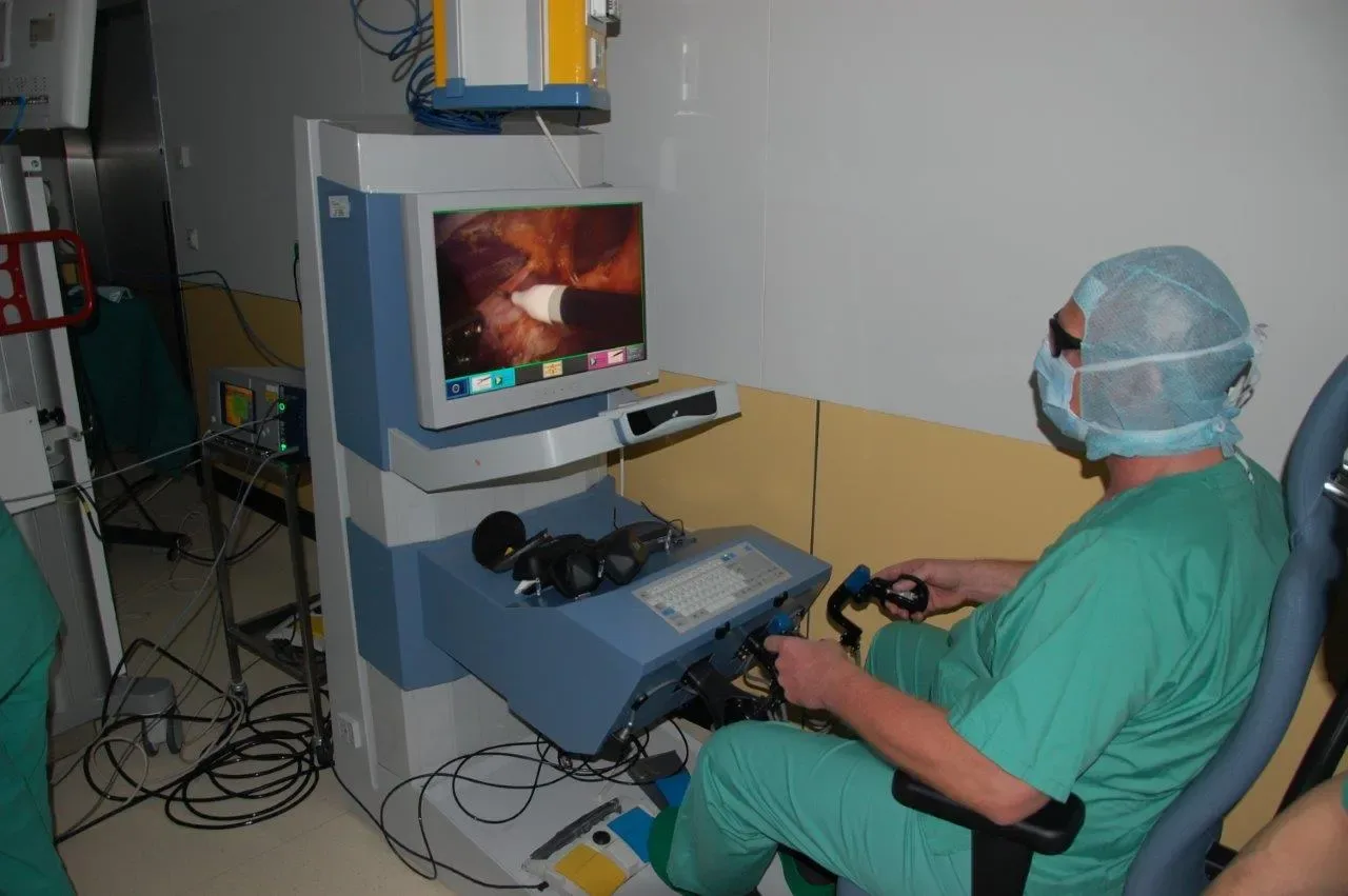 Training of a team of doctors to work on Surgical Robotic System Senhance, Transenterix (USA) — фото 3